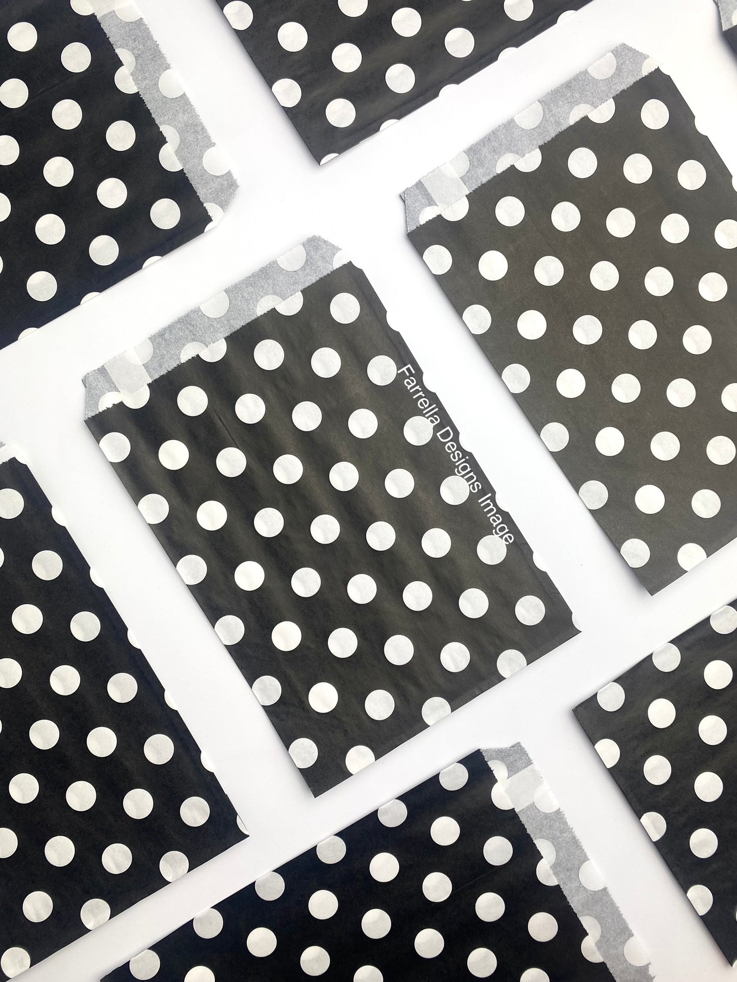 Black polka dot paper bags (x100)